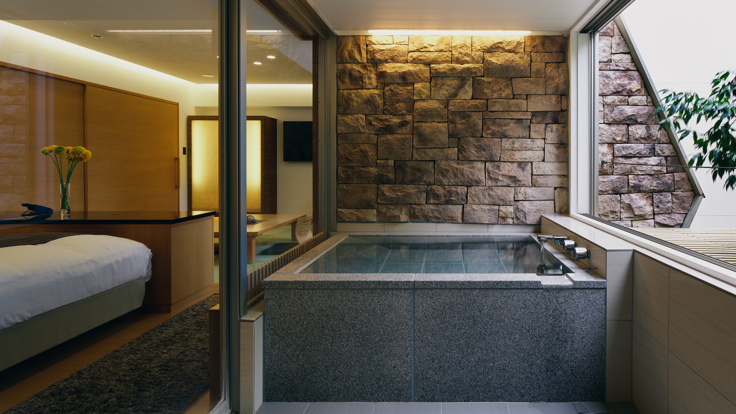 デラックス60㎡和洋室Ｄ（緑と石壁の露天風呂）