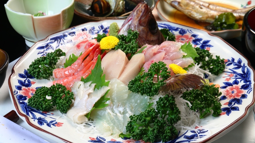 □【お刺身コース】刺身盛り合わせ◆地元の漁港で朝獲れた新鮮な魚介を贅沢にお楽しみください