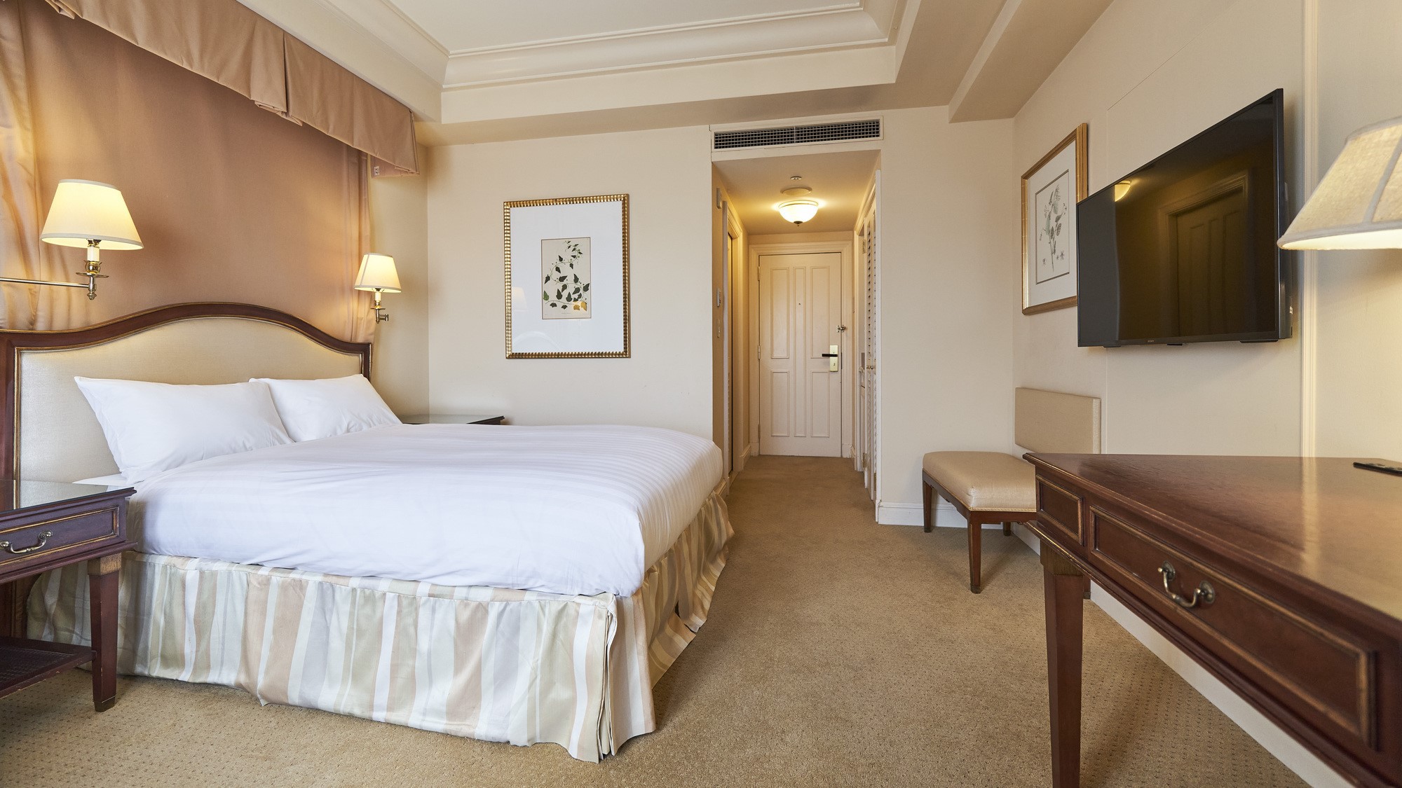 セミダブルルーム　130センチ×200ベッド1台　25平米