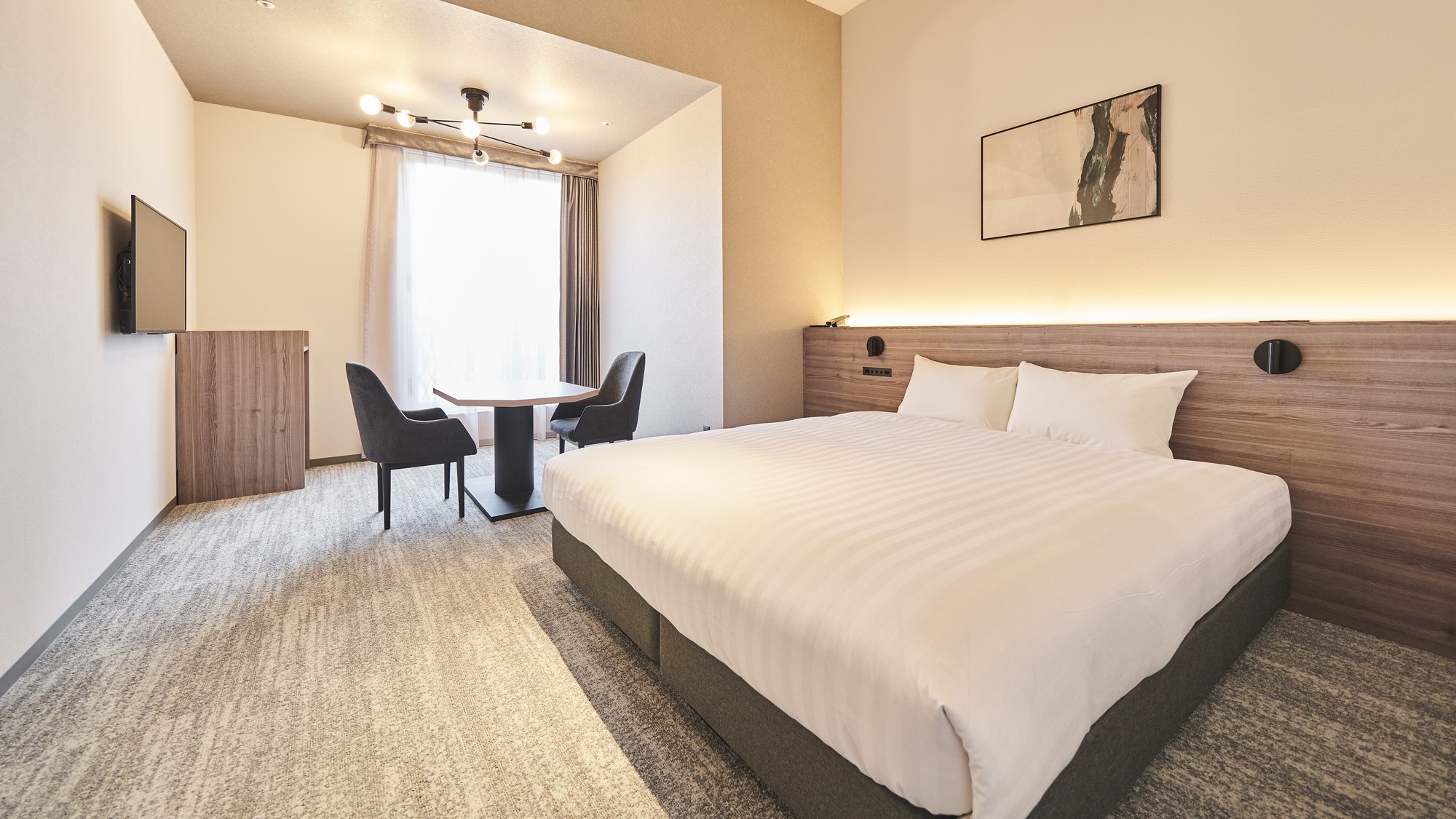 新客室 キングサイズルーム ベッドサイズ180&times;200 段差有