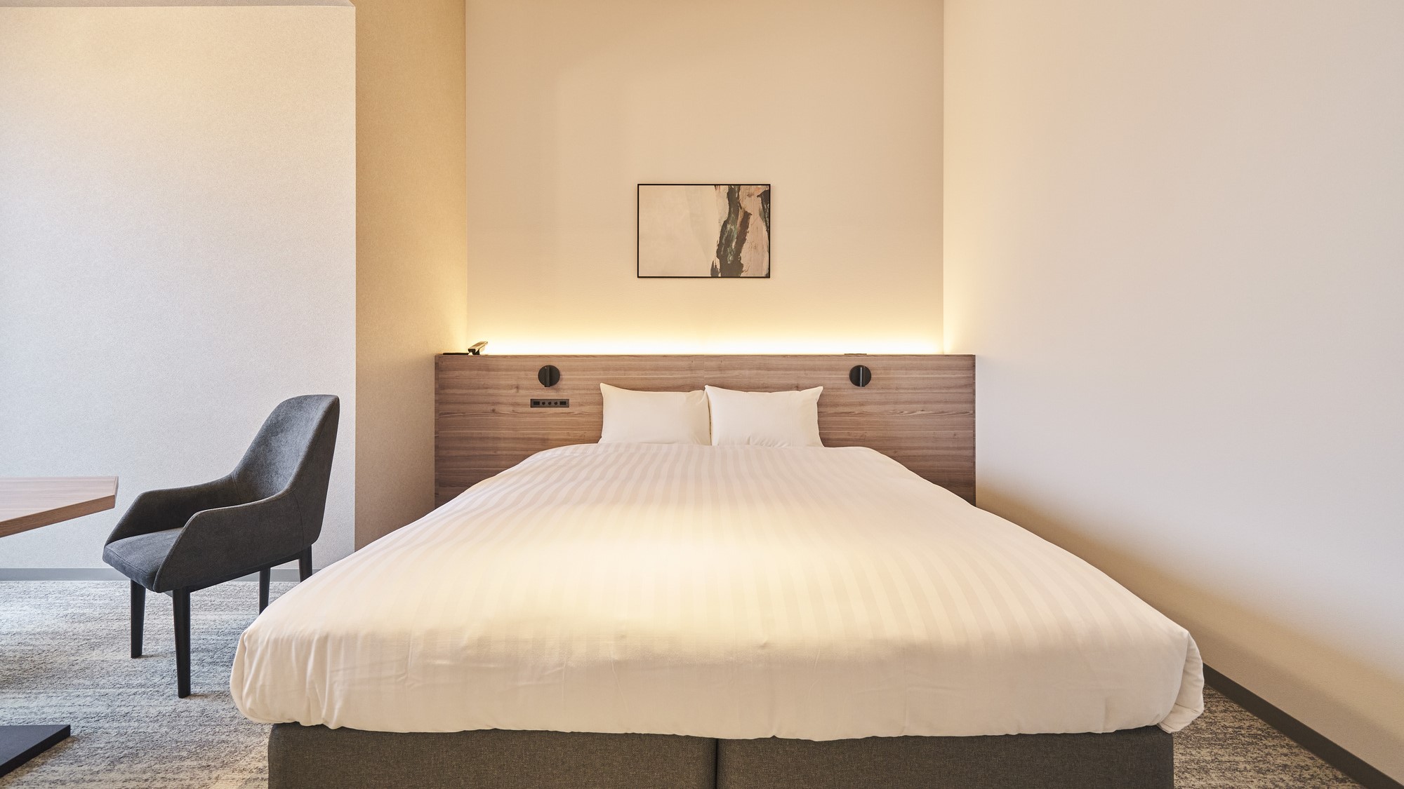 【禁煙】キングサイズ 180×200　1台　24平米 