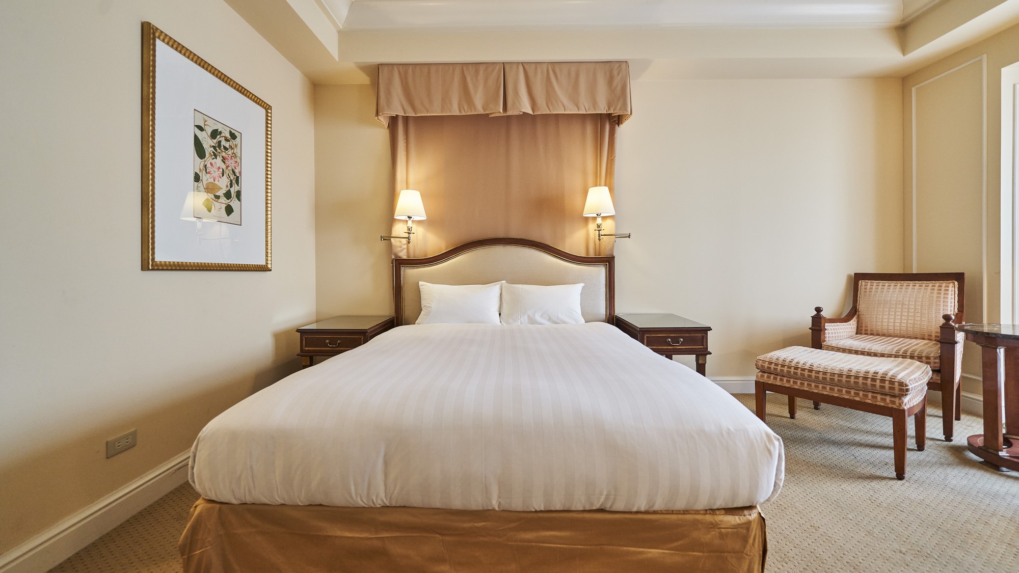 ダブルルーム ベッドサイズ140&times;200