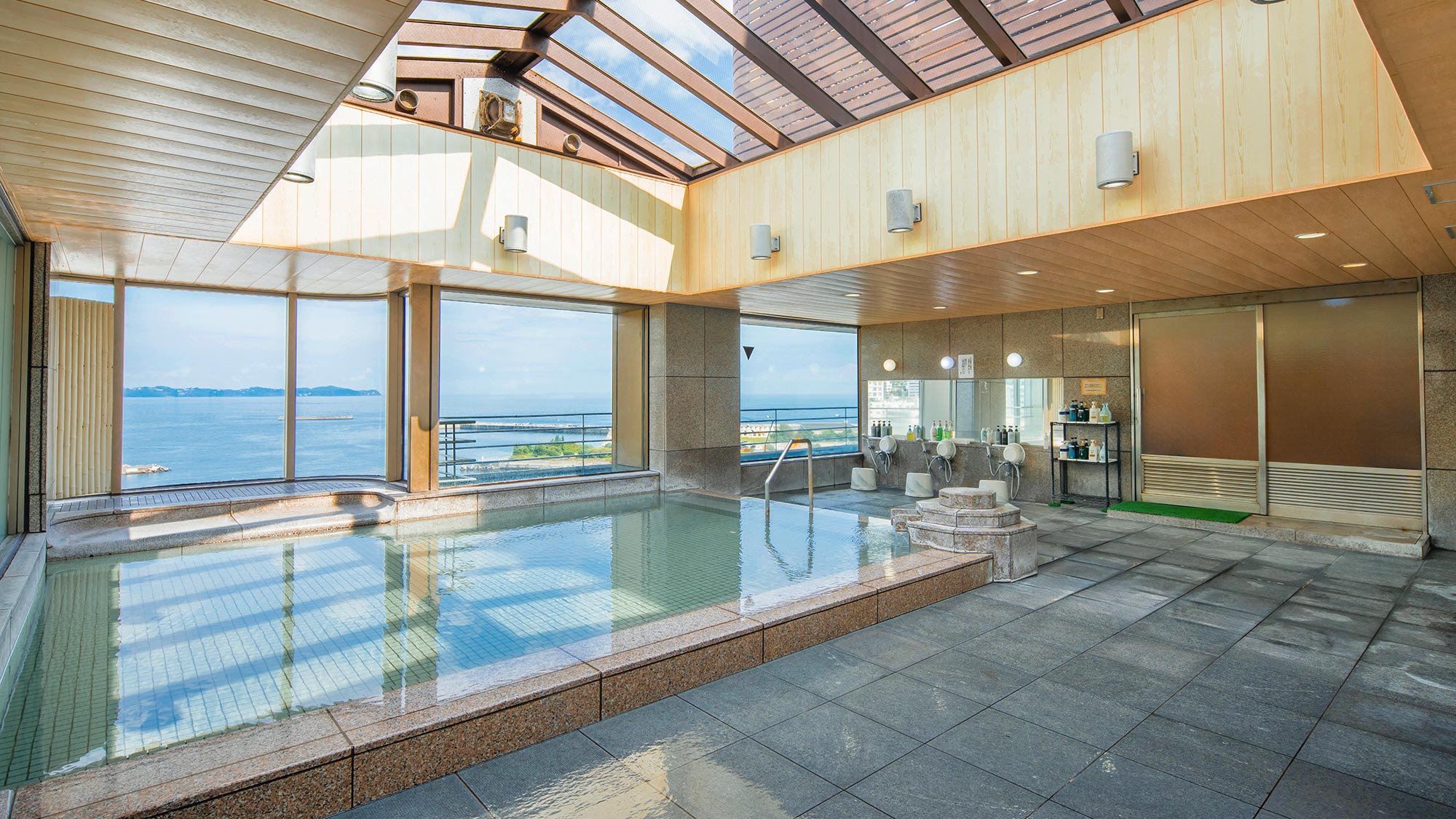 【大浴場】熱海湾を一望できる大浴場