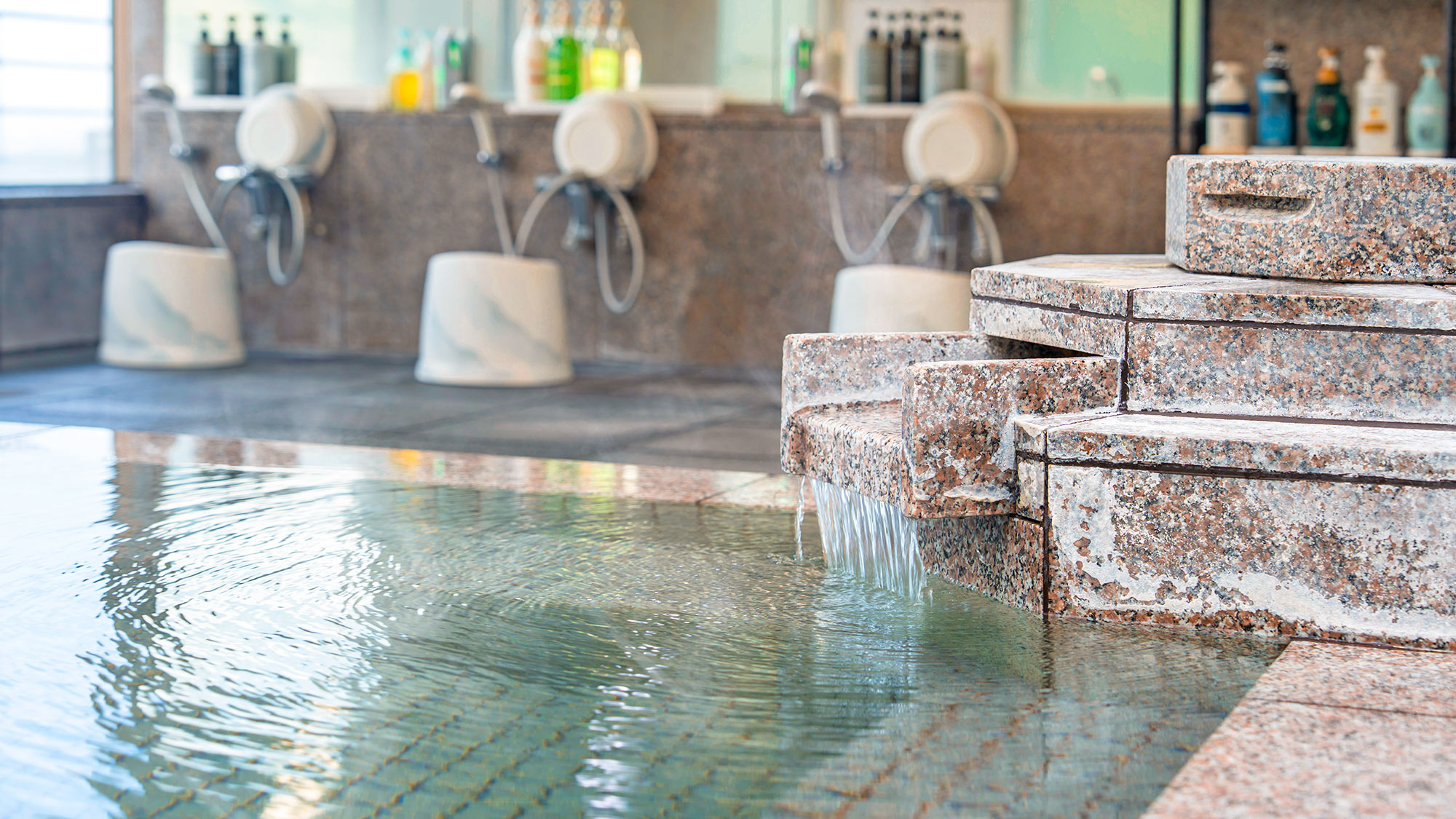 【自家源泉】ナトリウム・カルシウム塩化物泉の天然温泉を心ゆくまでご堪能ください