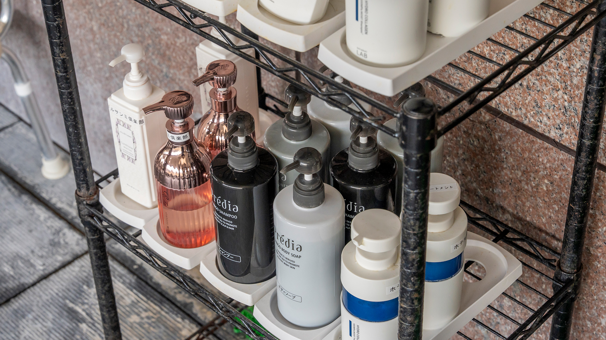 【シャンプーバー】お好みのシャンプーをご自由にご利用ください