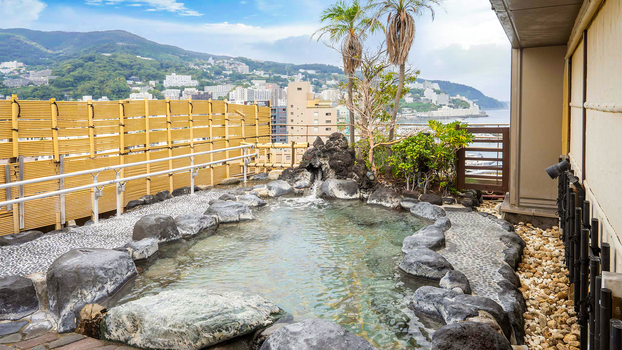 【露天風呂】熱海湾を望む自家天然温泉