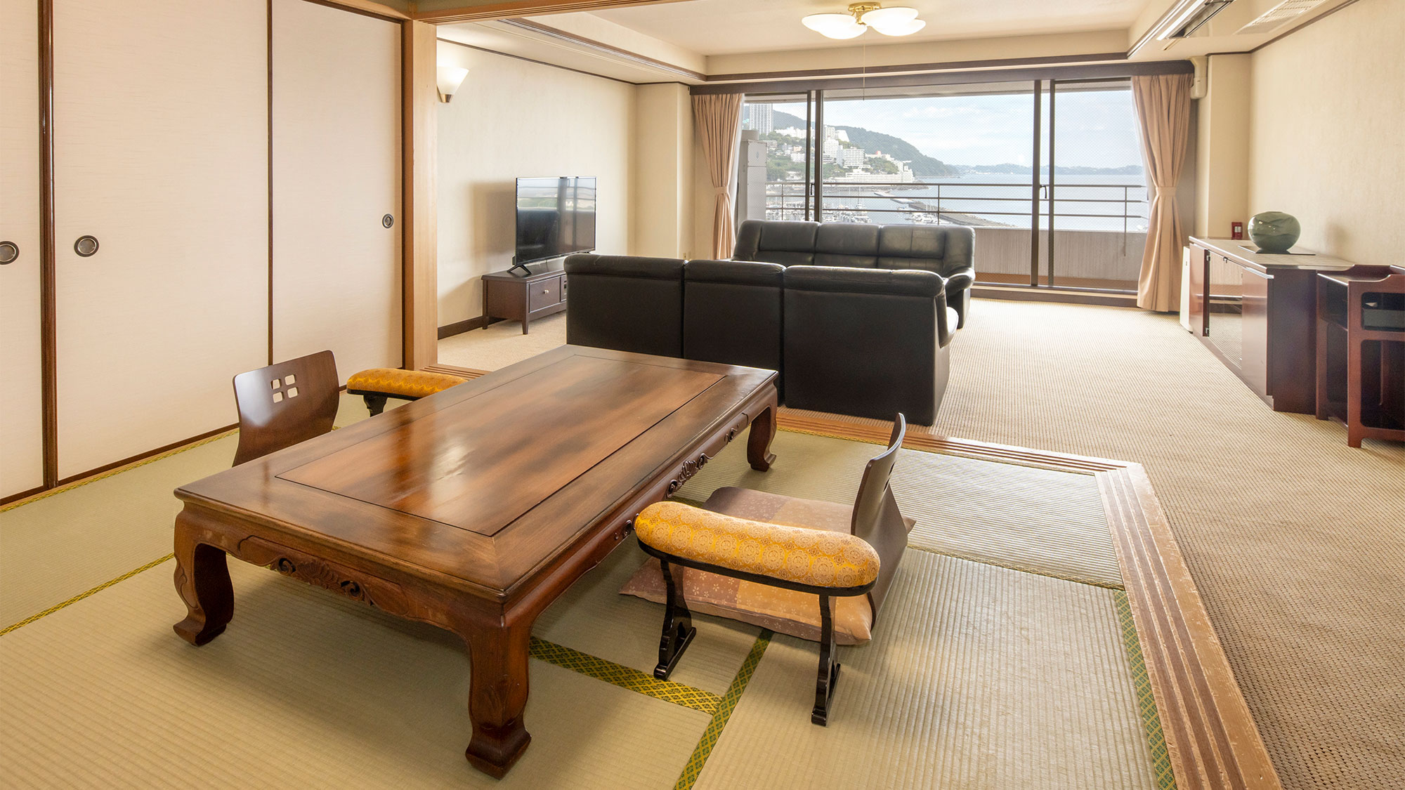 【特別室908号室】熱海湾や熱海の街並みを望む、100平米超の特別室