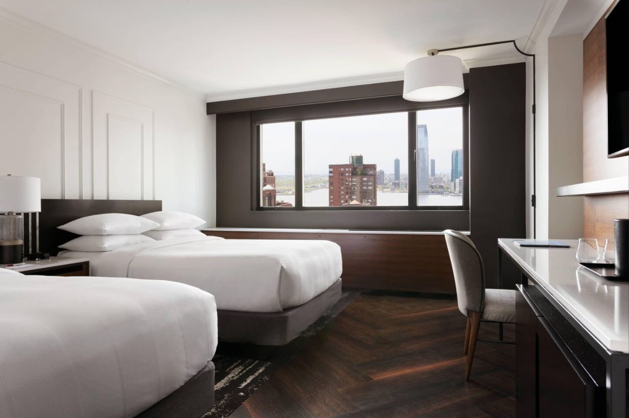 ダブルベッド2台　ハドソンリバービュー