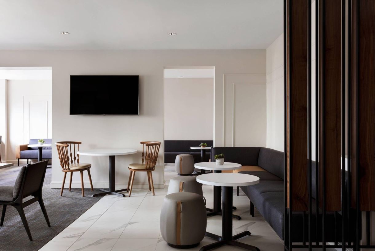 コンシェルジュ　ラウンジ