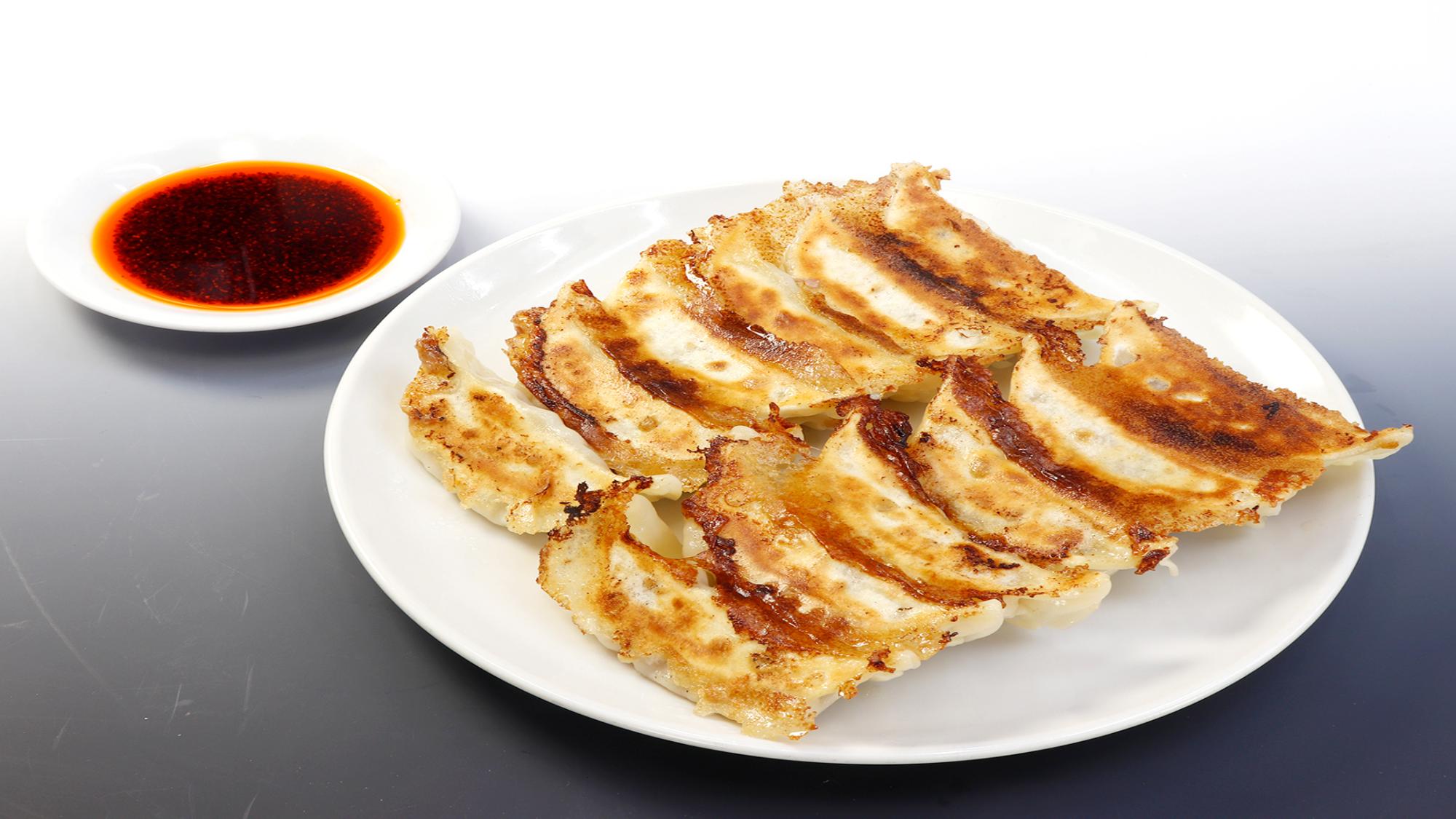 満洲園夕食例）伝統の焼き餃子ダブル