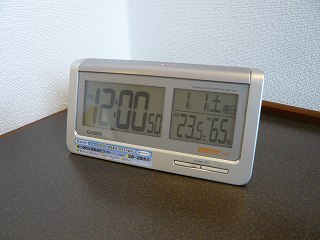 目覚まし電波時計（気温・湿度計付）