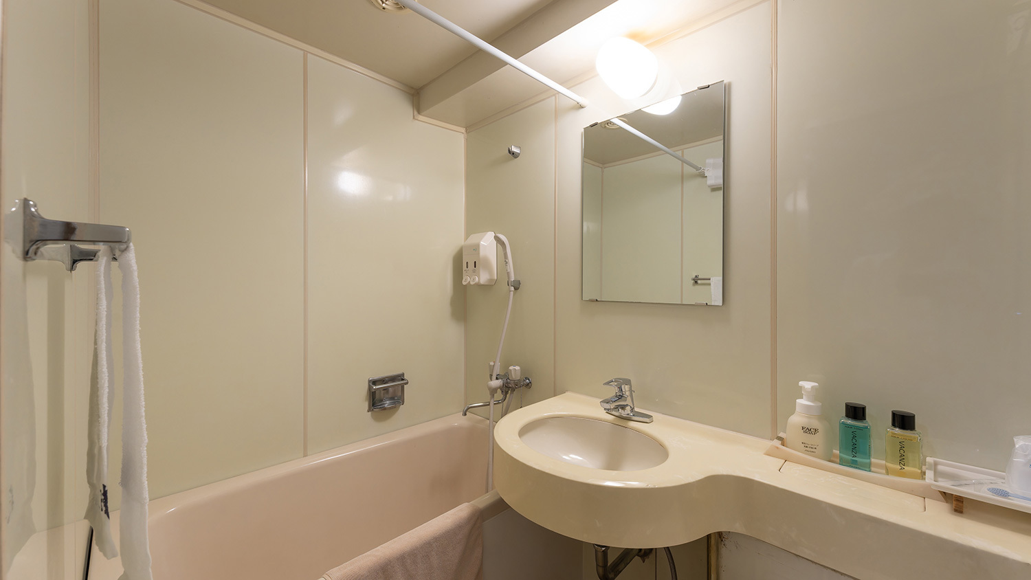 【3階洋室ツイン】浴槽・トイレ・洗面台が一体化した３点式ユニットバス