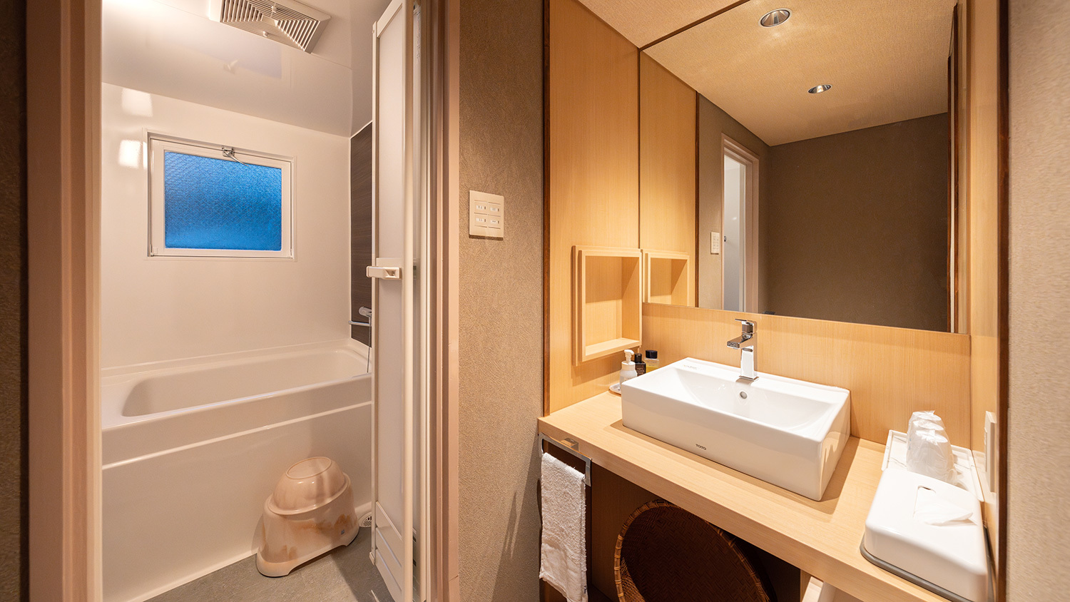 【ベッド派さんに♪】本丸4階・スーペリアルーム 洗面・浴室