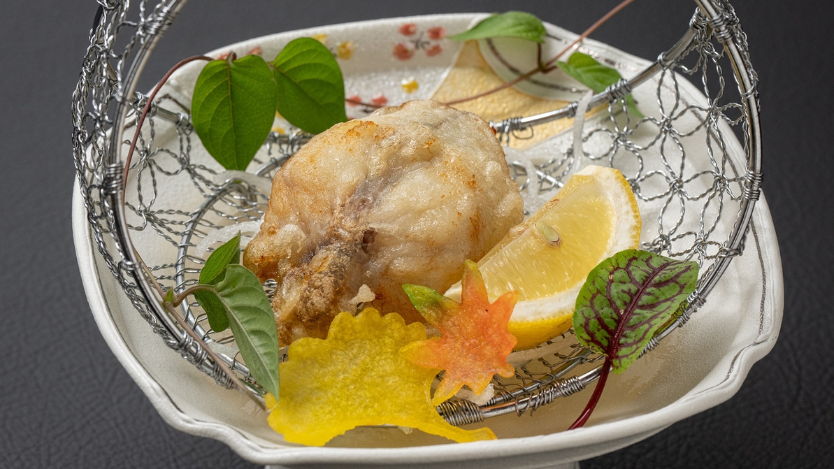 【やまぶき会席】彩り鮮やかな料理と14種の湯船で楽しいひと時を♪