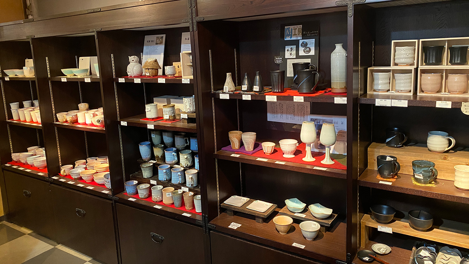 おみやげ横丁萩往還-萩焼コーナー