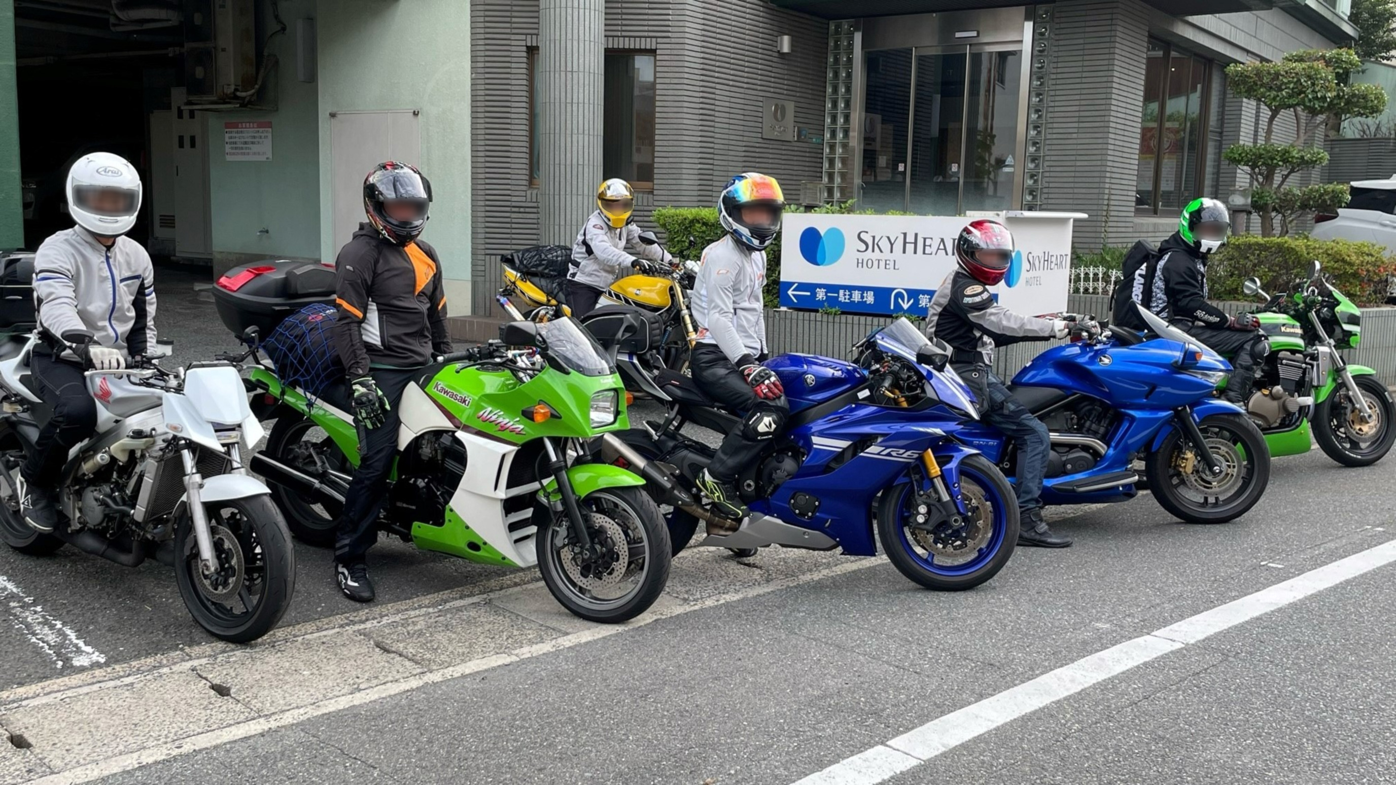 バイク用の屋根付き駐車場あり