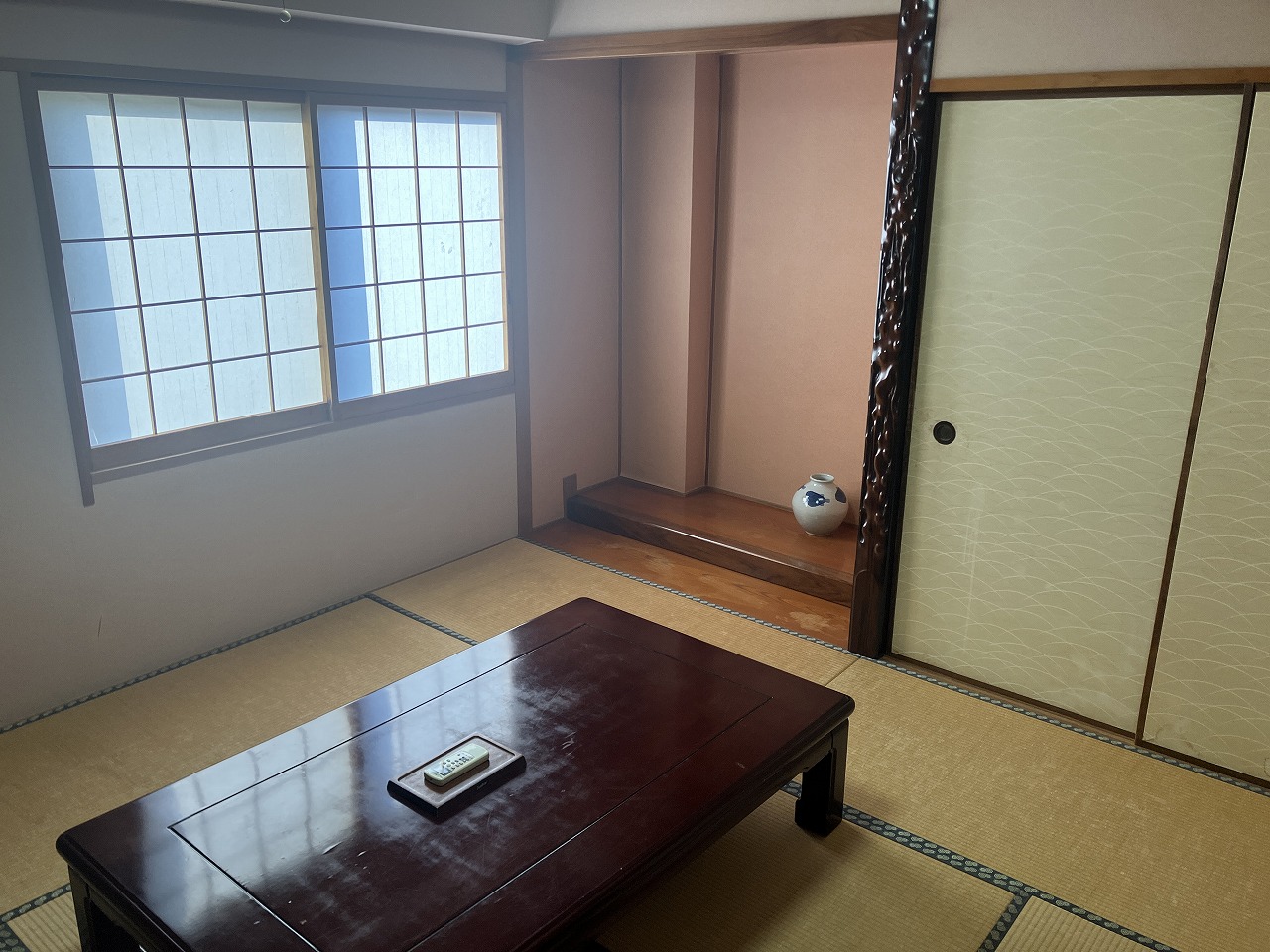 【和洋室】14畳の洋室＋8畳の和室で5名様までご利用可能