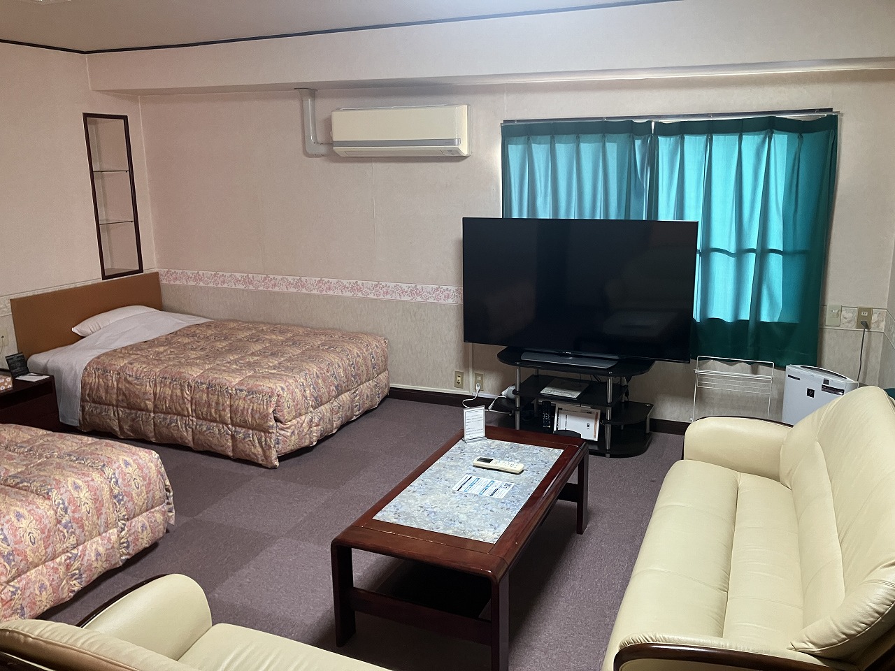 【和洋室】14畳の洋室＋8畳の和室で5名様までご利用可能