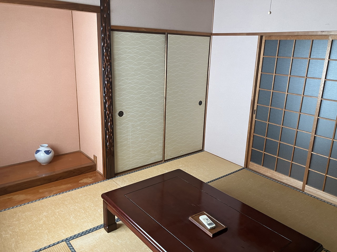 【和洋室】14畳の洋室＋8畳の和室で5名様までご利用可能