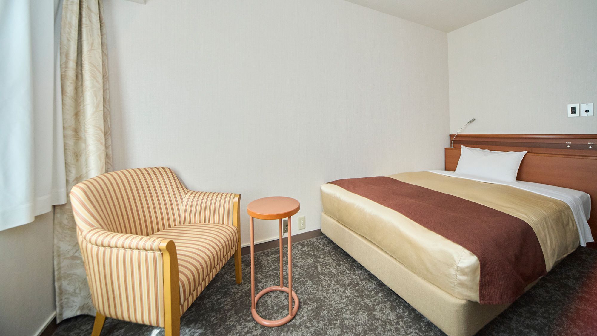 ◆【客室】ワイドシングル（セミダブルベッド）(14㎡)