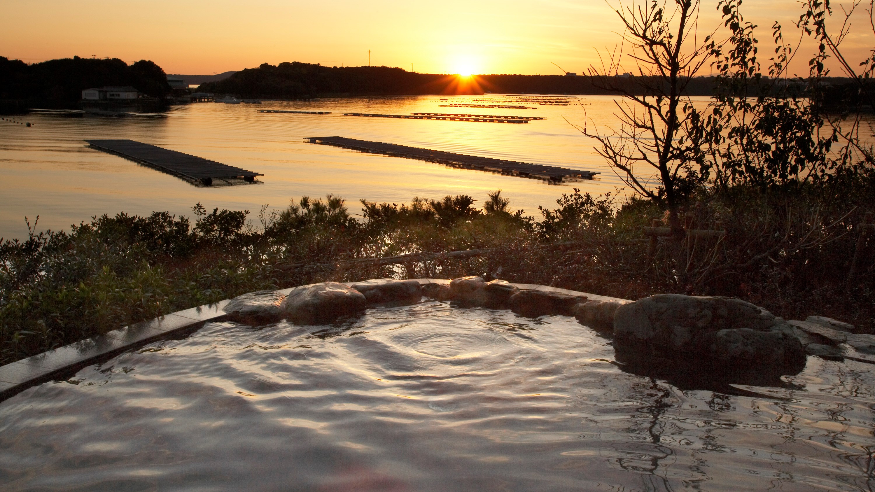◇庭園露天風呂「夕なぎの湯」(女湯)からの夕景