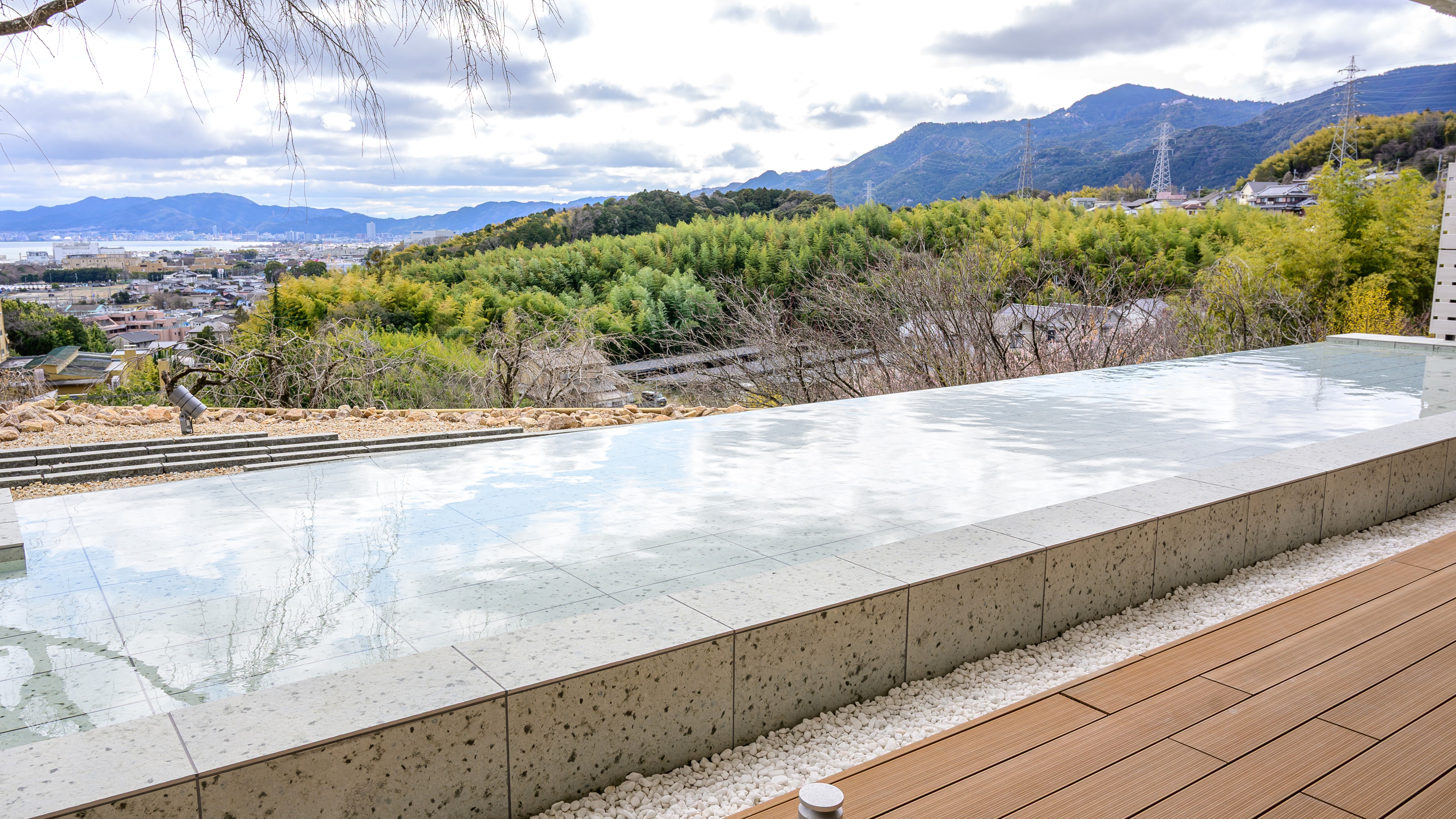 水面の特等席テラス「里宵テラス」（昼のイメージ）
