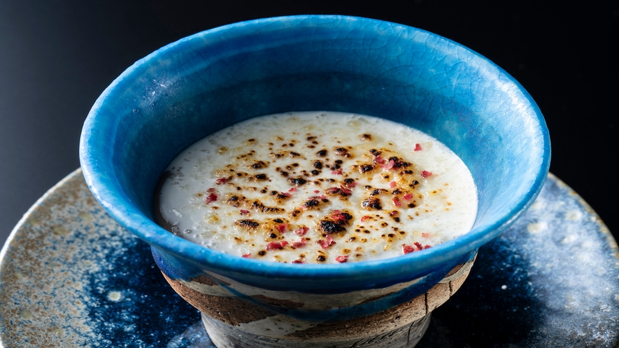 スープ：菊芋のブルーテ　グラティネ風
