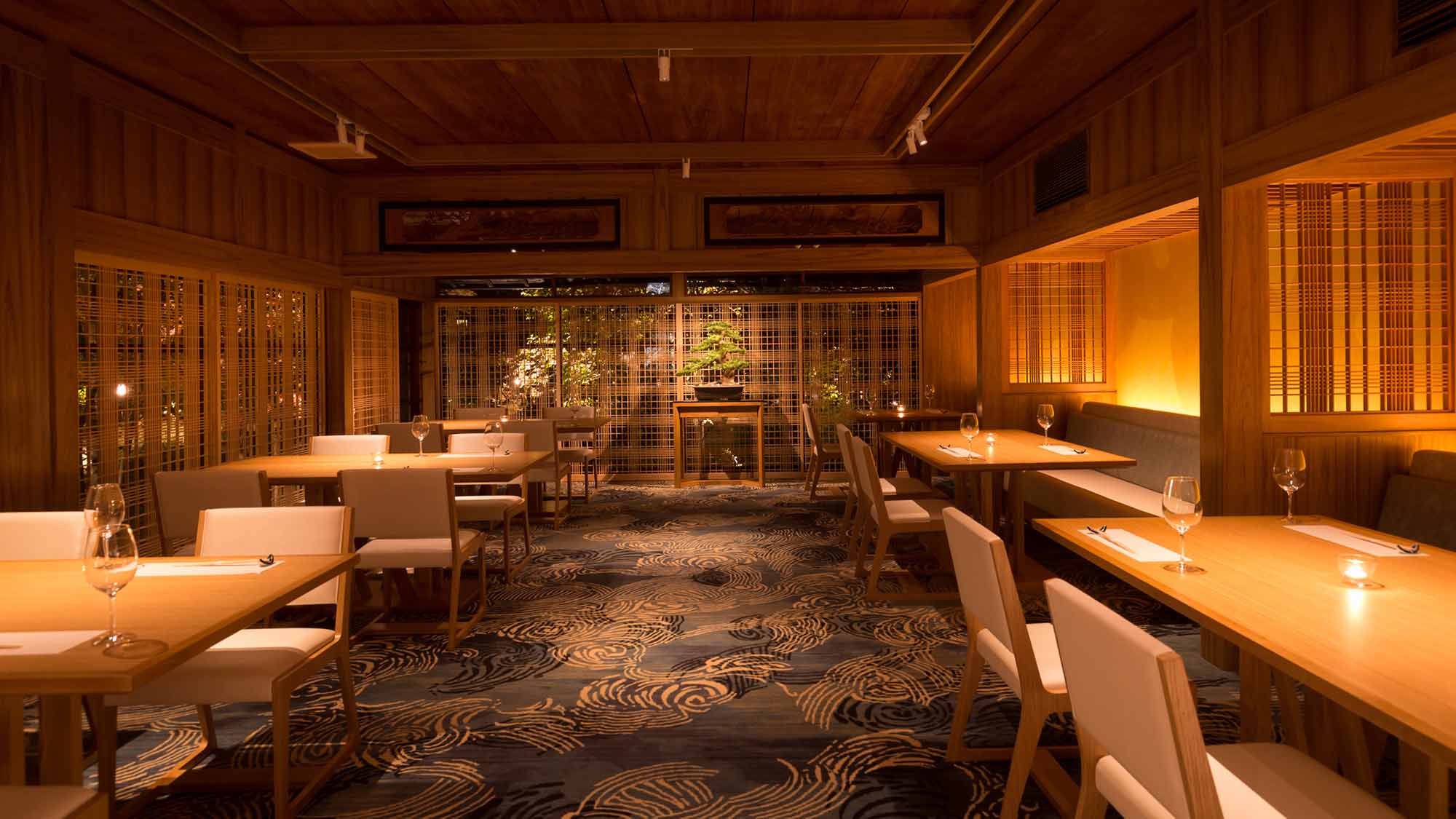 幻想的な中庭に佇む離れレストラン『寿泉～Jusen～』