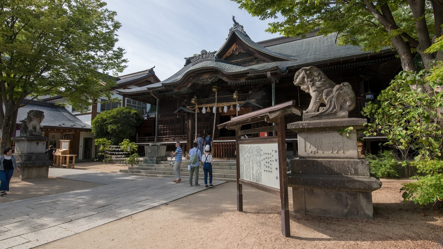 四柱神社（お車で8分）