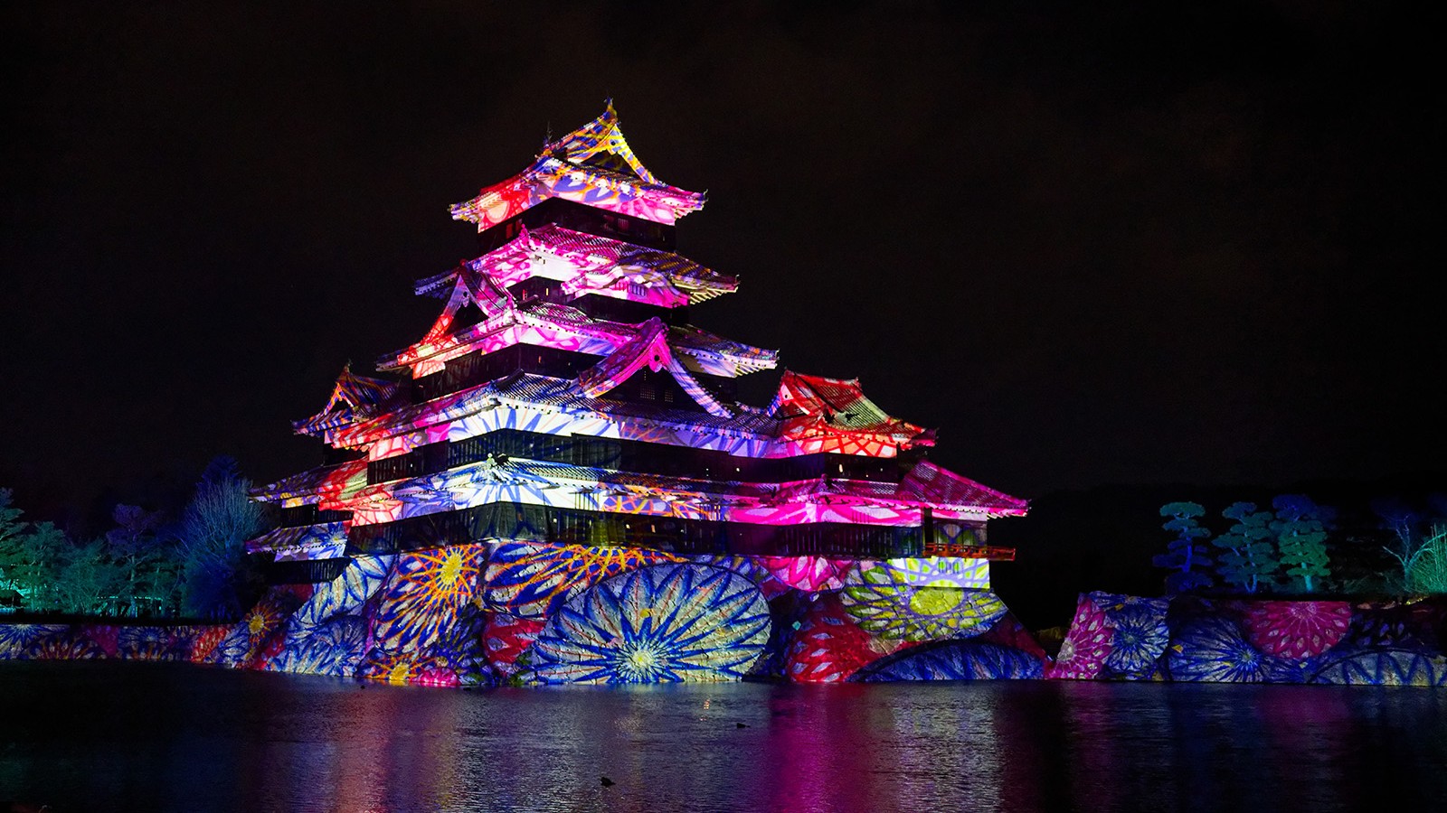 松本城冬のイベント【プロジェクションマッピング】