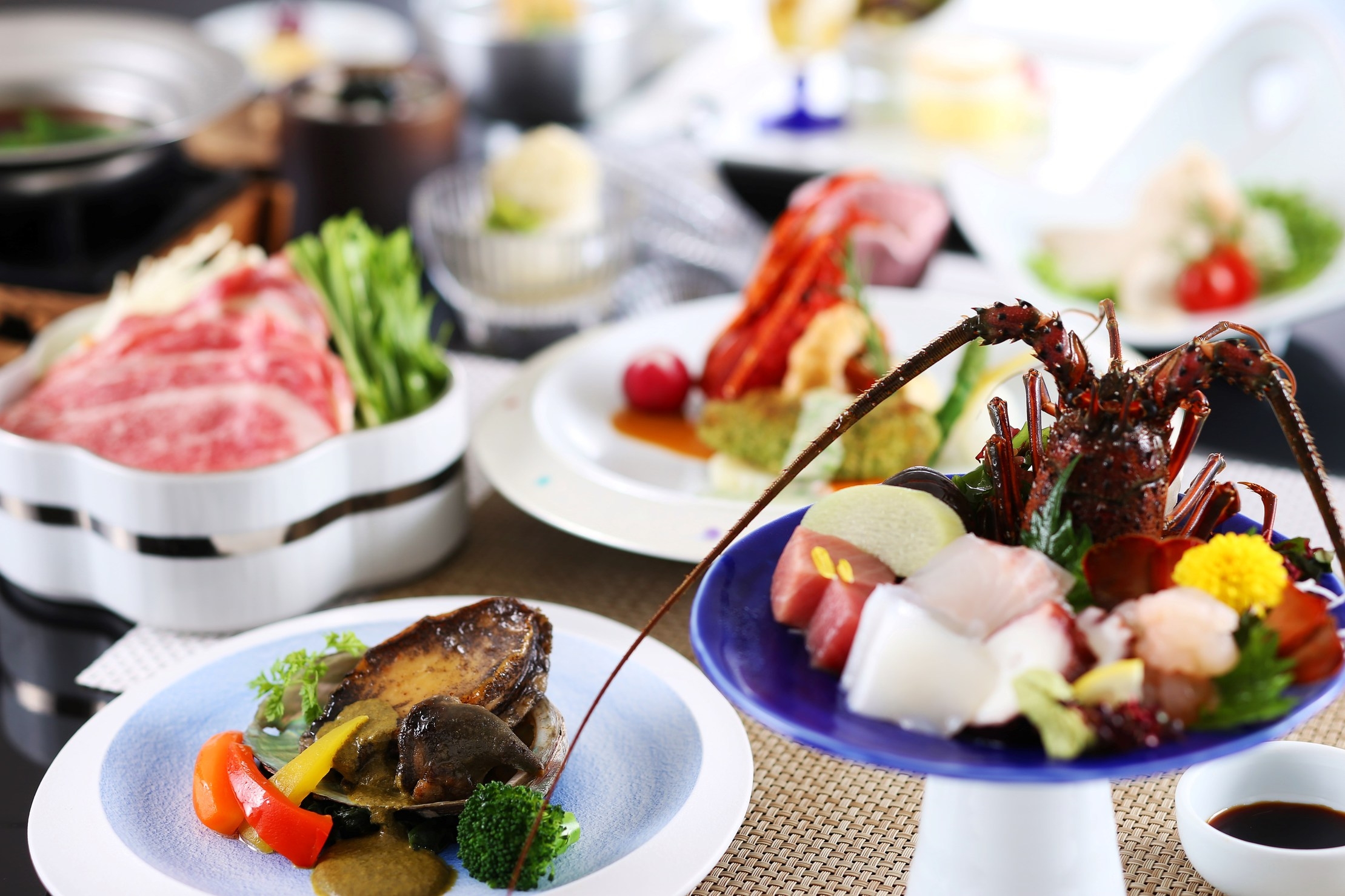 【早割21】【夕食は個室】2025年4月〜 山海の食材を織り込んだ和洋折衷会席　彩（いろどり）