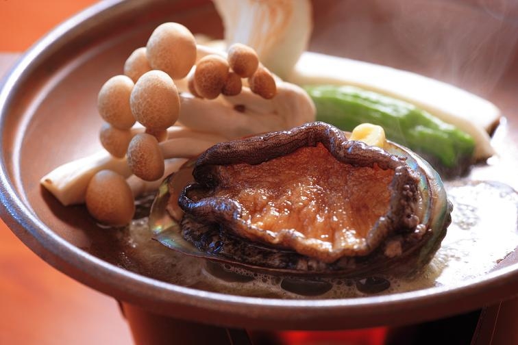 【気仙沼ホテル観洋名物】アワビ丸ごと2個付き！刺身と焼きで堪能♪Wアワビプラン