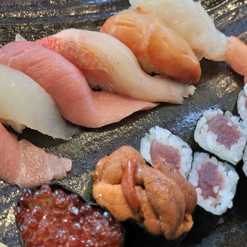 【廻鮮寿司　塩釜港】おまかせ握り寿司or彩り鮮やか海鮮丼付1泊2食プラン