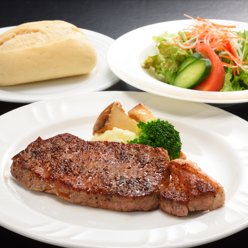 【夕食】人気の国産牛のサーロインステーキセット