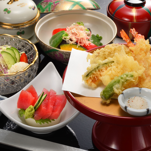 【夕食】和食　天ぷらと鮪刺膳