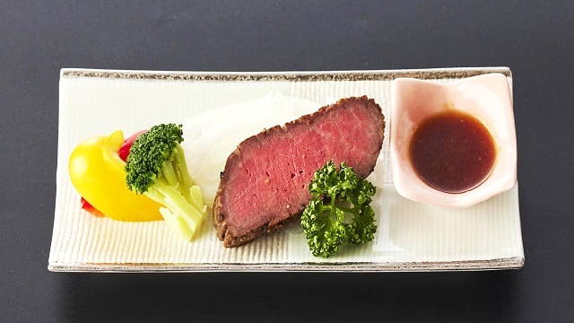 肉質のバランスに定評あり！「淡路牛コース」