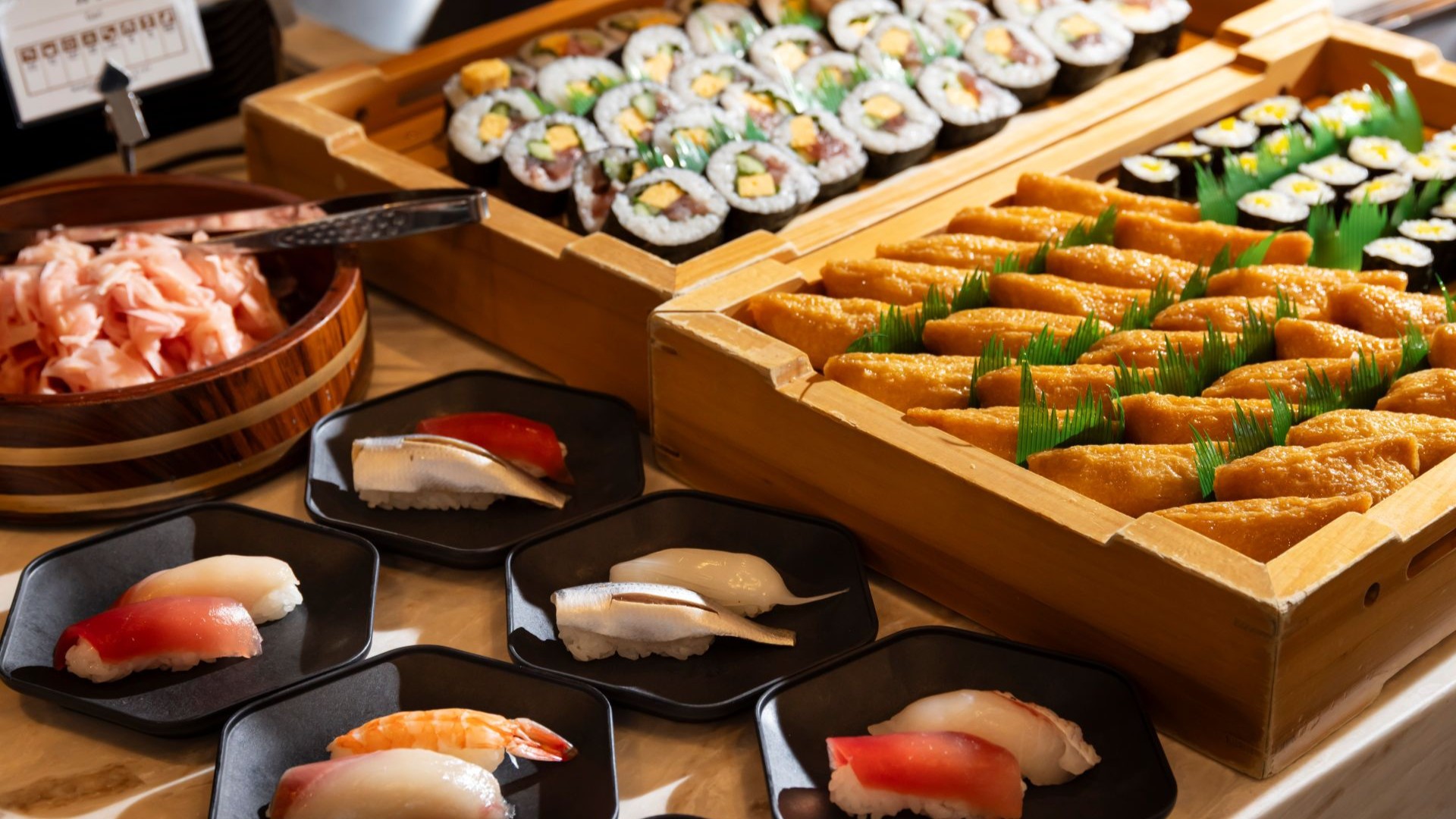 お子様は半額小学生5，000円　幼児4歳以上2，500円　春のファミリープラン　1日限定3部屋