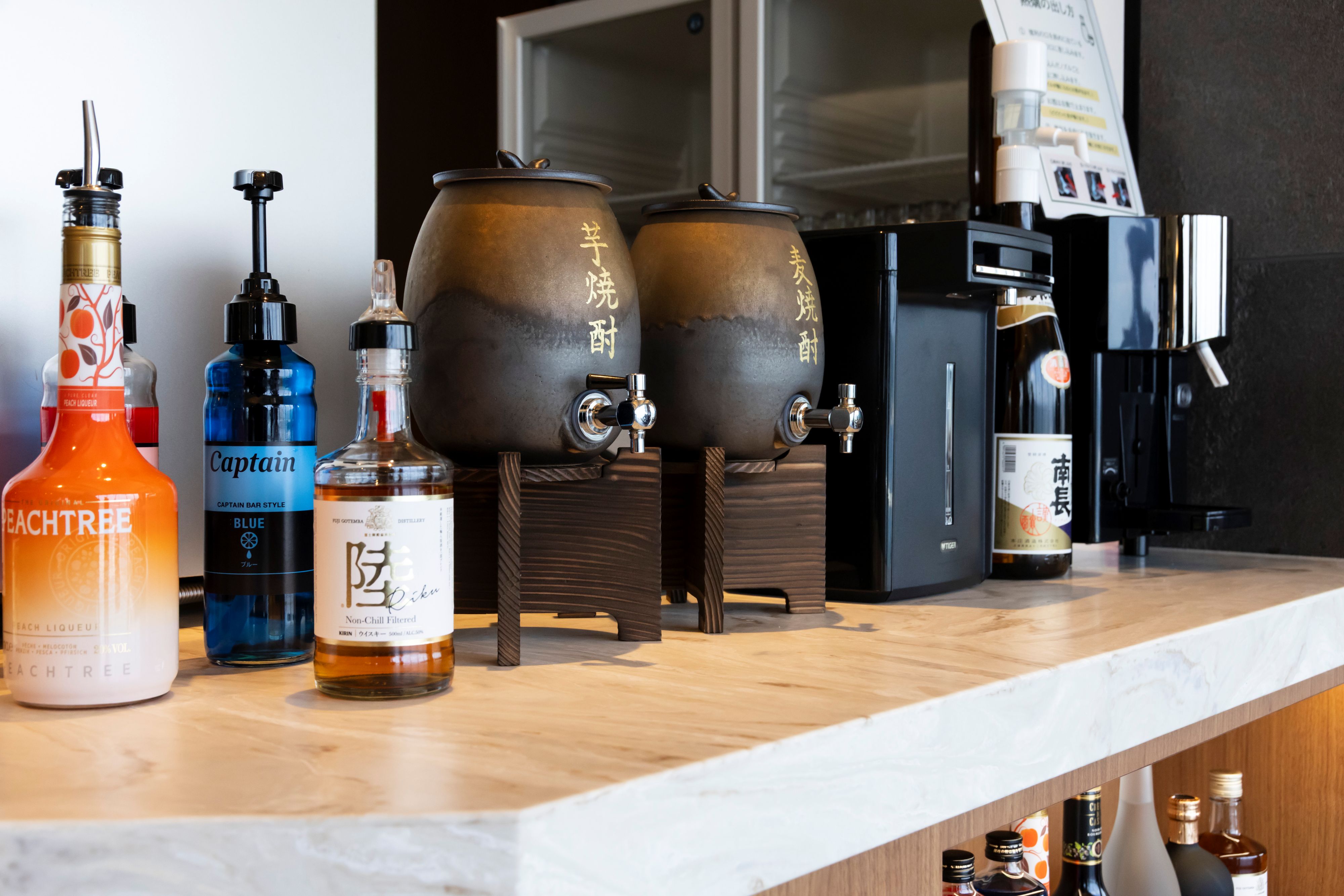 アルコールドリンクバー（有料）