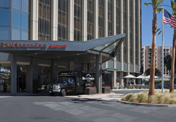 無料の空港シャトル