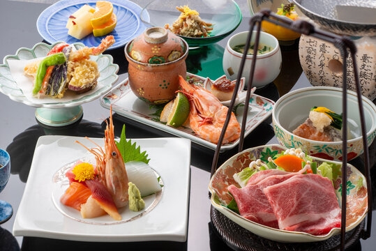 【万博】全国有数高Ph値の美肌の湯×旬味覚と美食に酔う！【旬味覚会席夕食＆朝食付】