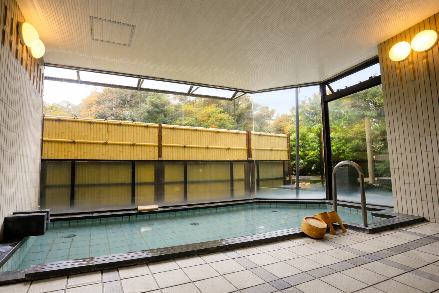 【内湯】全国でも有数のＰＨ値９．４美肌効果が高いなめらかな良泉　ほのかな硫黄の香りのリラックス効果も