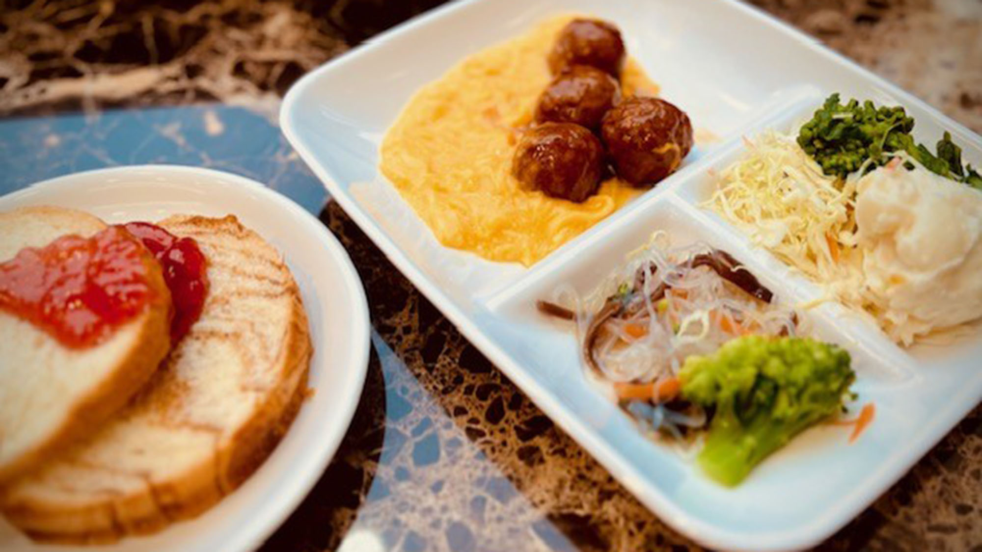 朝食