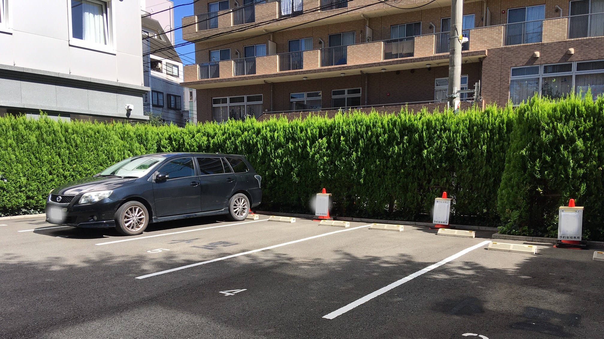 【平地駐車場】電話予約制・満車の場合は近隣コインパーキングをご案内します。（提携場所なし）