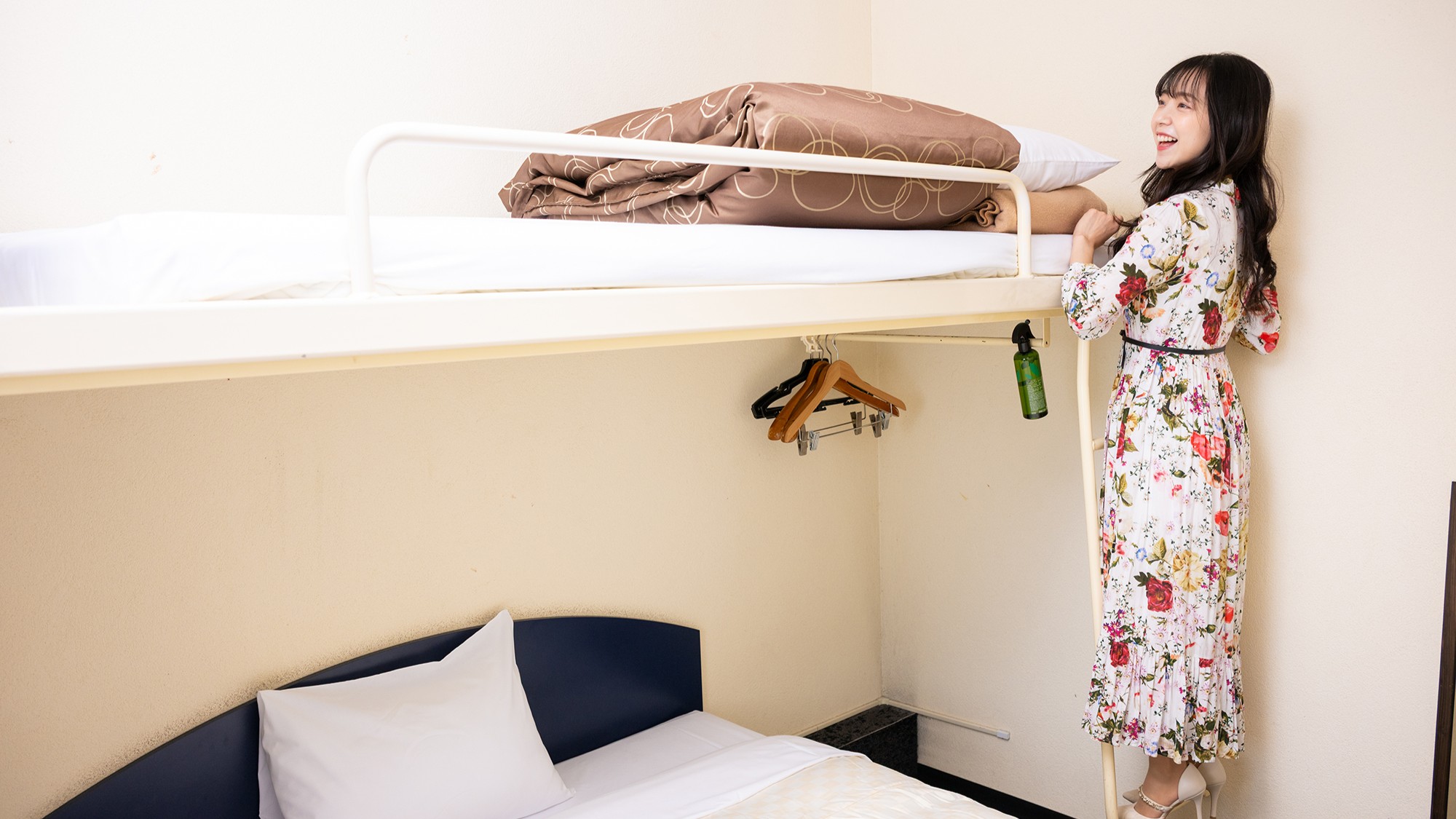 全室ロフトベッドを完備しております。複数名でのご利用の場合はもちろん、1名様で宿泊の場合も荷物置き等でご利用いただけます。