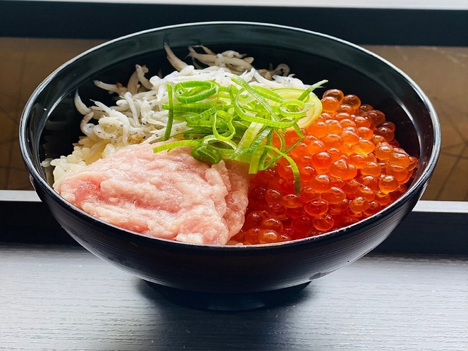 贅沢海鮮丼（イメージ）　