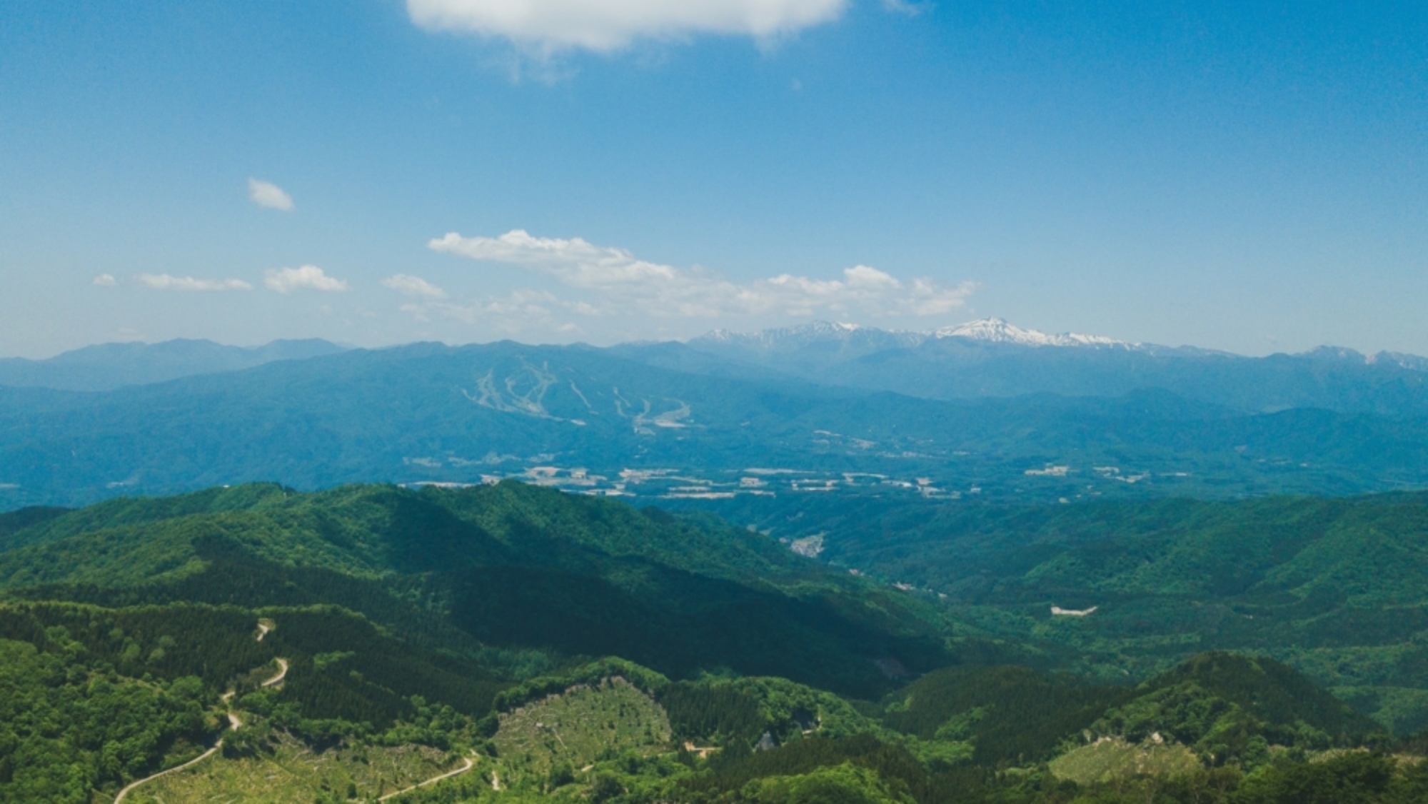＊【鷲ヶ岳（登山）】登山口まで車で26分