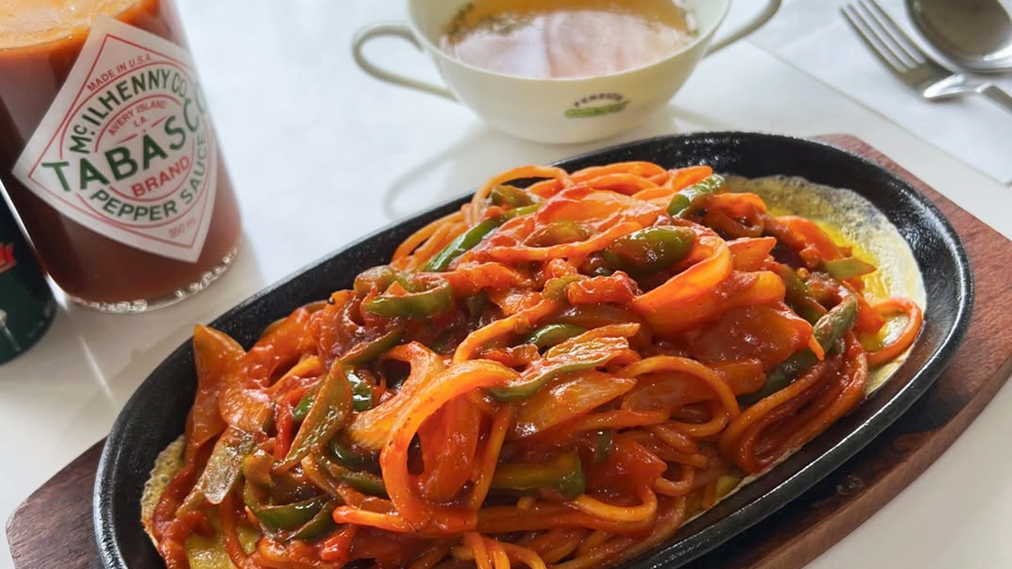 *喫茶「わたすげ」看板メニュー「鉄板ナポリタン」