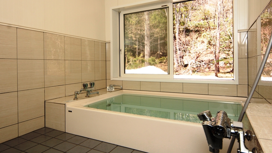 ■　お風呂。四季折々の風景を楽しみながらご入浴いただけます。