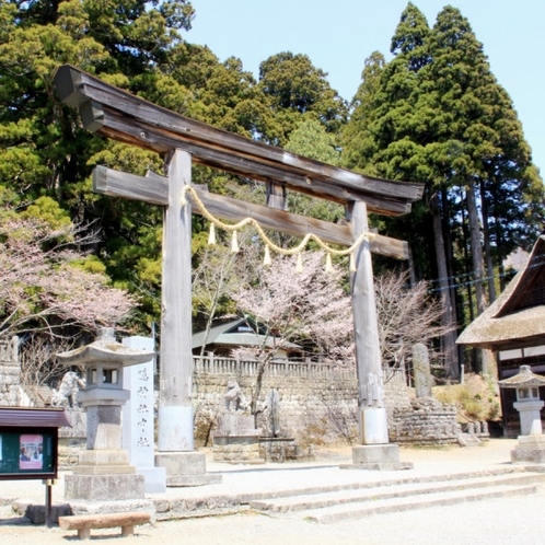 当館目の前にある戸隠神社中社