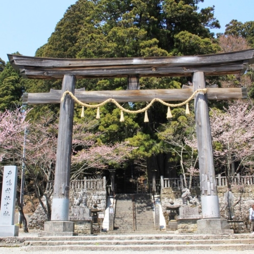 当館目の前にある戸隠神社中社